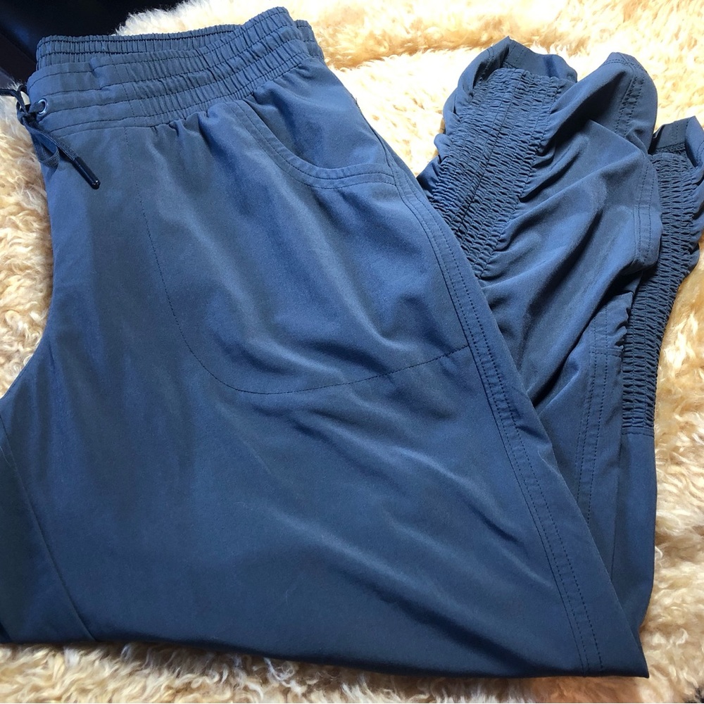 Athleta Cropped Pants